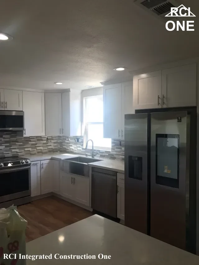 Modern Kitchen with Stainless Steel Appliances